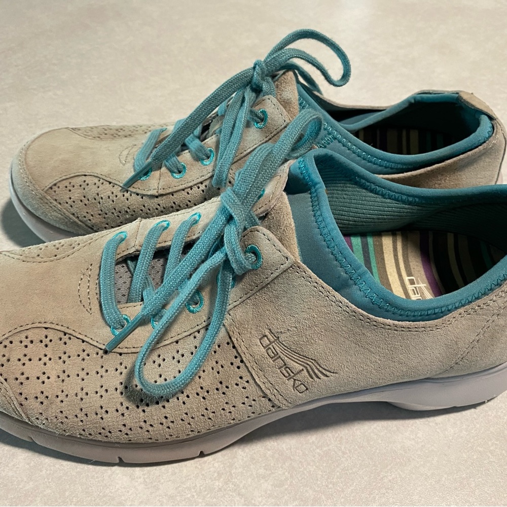 Unworn dansko sneakers SZ 39/ 8.5